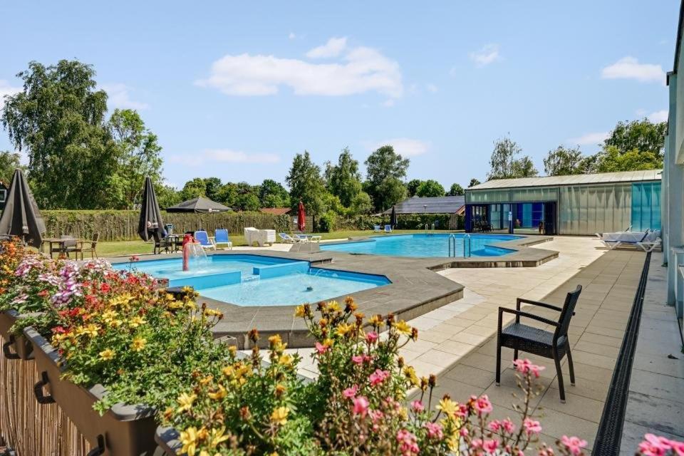 Het Familie Boshuisje - Vakantiewoning Op Prachtig Park Met Veel Faciliteiten Inc Ligbad Gramsbergen Экстерьер фото